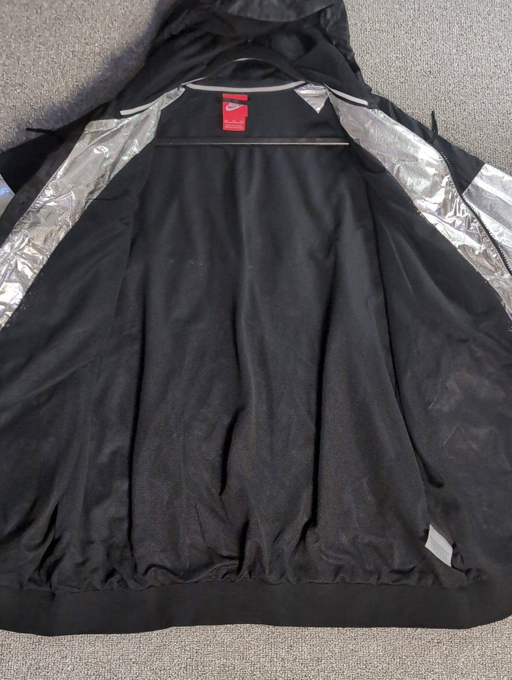 Nike Metallic Windrunner Jacket Size XXL Chrome & Black Reflective - Picture 8 of 14